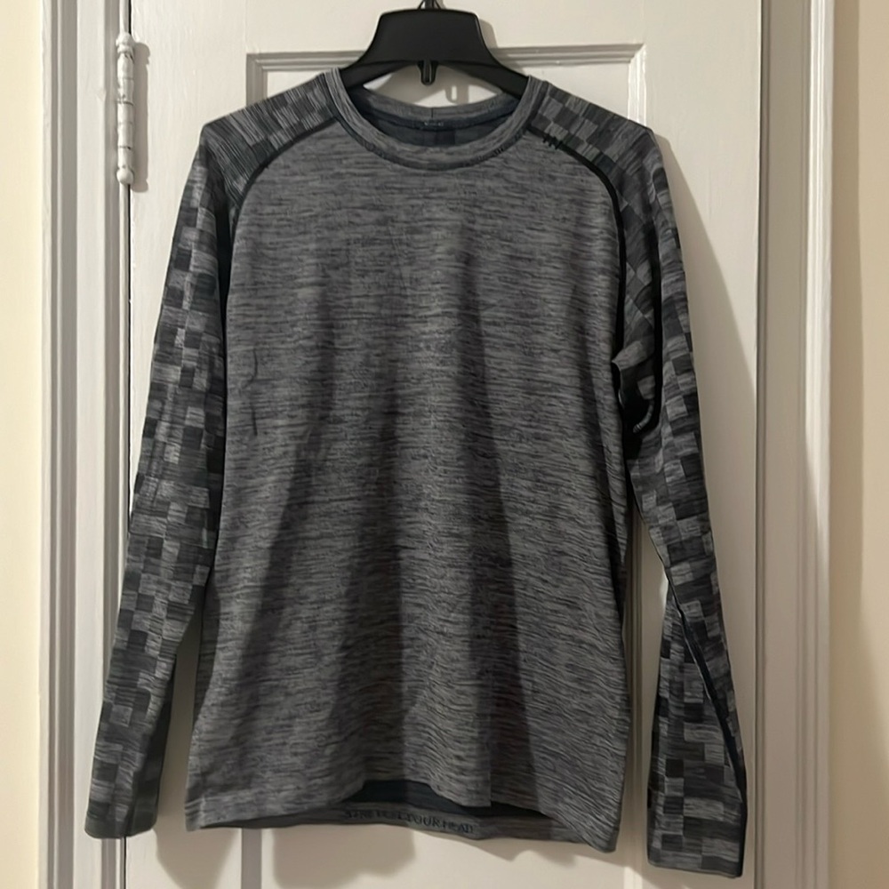 Lululemon men’s long sleeve shirt size medium